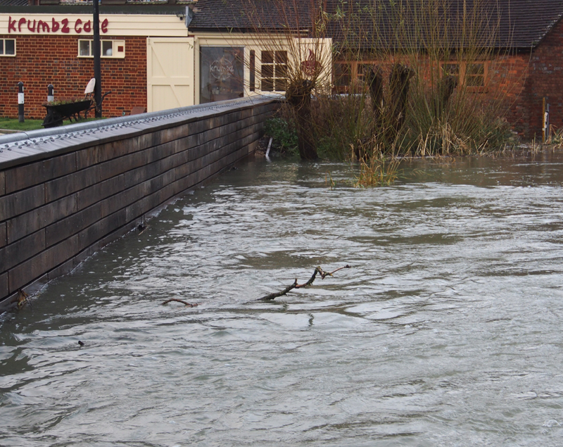 The flood defences at Kennet Place (Monday morning)