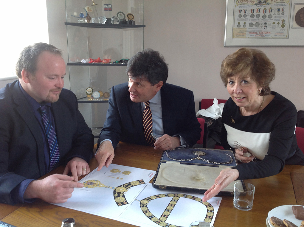 Deputy Mayor Councillor Marian Hannaford-Dobson and Mayor Councillor Guy Loosmore discuss the design of the new chain with Michael Moore of Fattorini