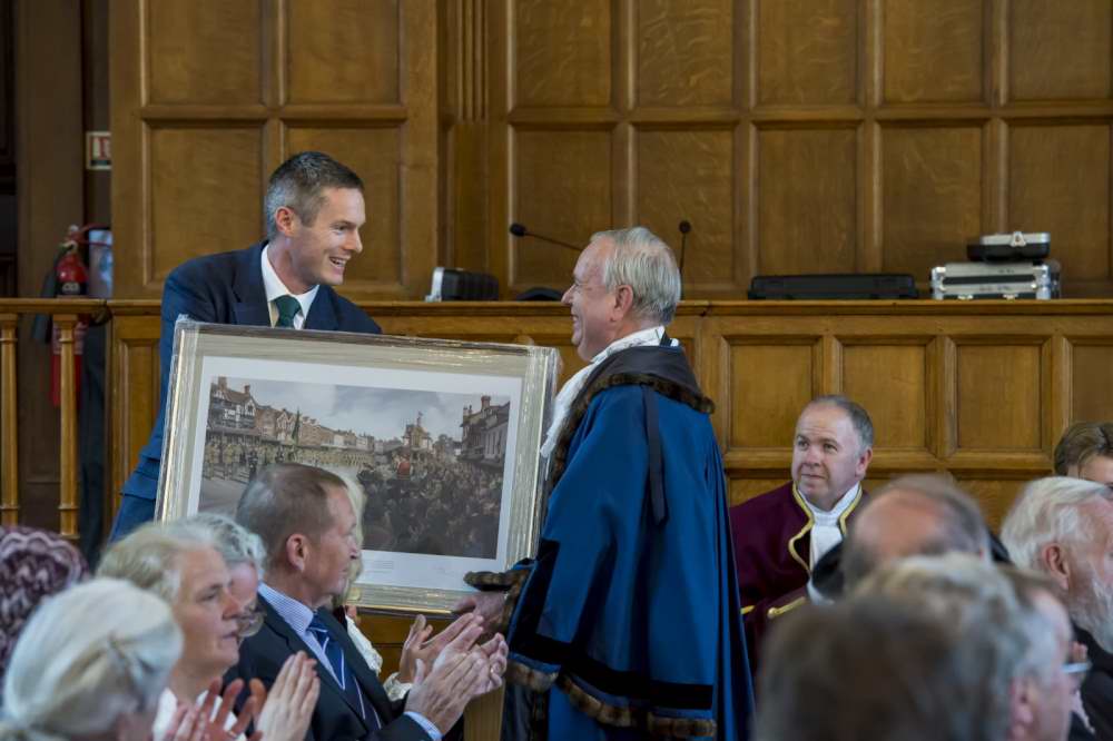 4MI CO  Lt Col Simon Puxley presents outgoing Mayor, Councillor Mervyn Hall with a picture of 4MI Battalion in Marlborough