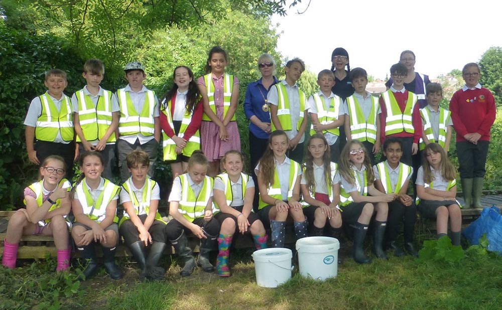 Marlborough St Mary's eel releasers with Mayor Lisa Farrell and Anna Forbes