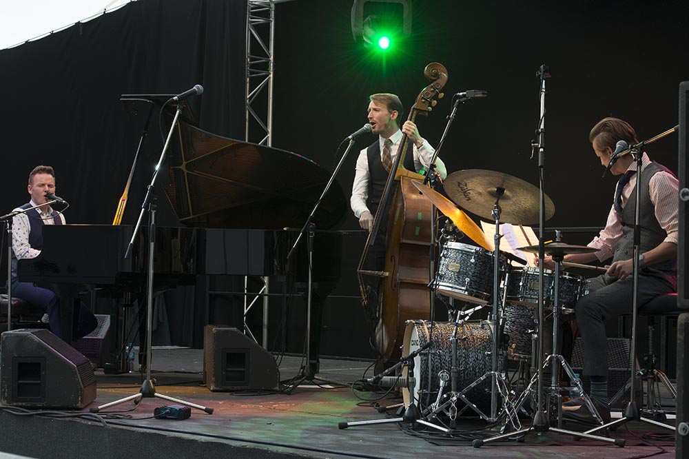 Joe Stilgoe and band bringing the first Marlborough Rising to a rousing close