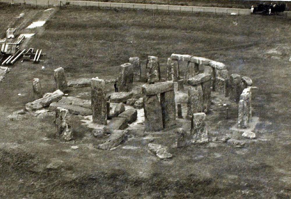 A post-WWI aerial photo of Stonehenge. After the Chubbs' donation, the government funded restoration projects to improve the monument (Photo: Wikipedia Commons)