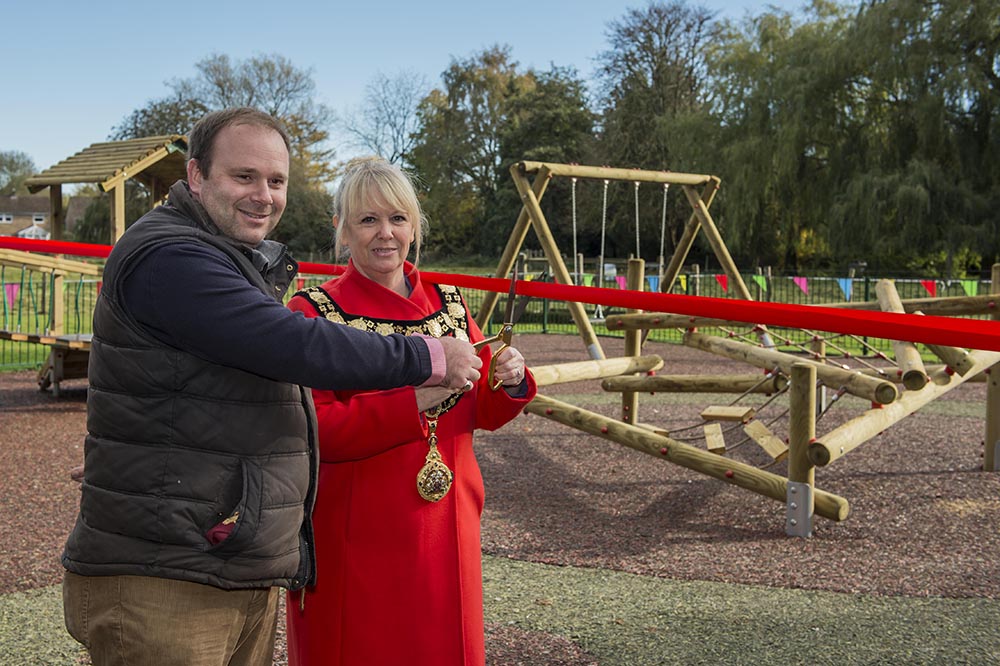 Mayor Lisa Farrell and Cllr Mark Cooper declare new Coopers Meadow Play Area formally open