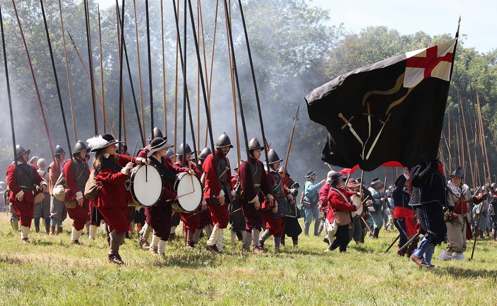 Roundhead soldiers with Pikes