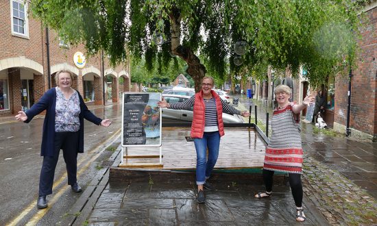 (l-r) Janice Pattison (Ducklings Toy Shop), Penny Corbett (Hilliers Restaurant), Jo Heaven (The Emporium of Loveliness) get ready to welcome the buskers