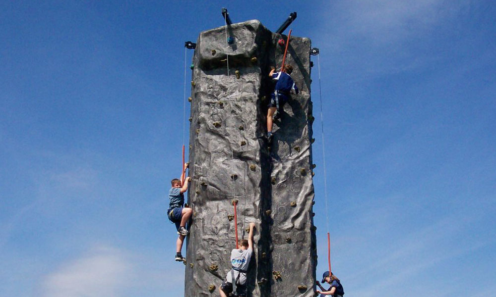 Mountain-climbing-wall