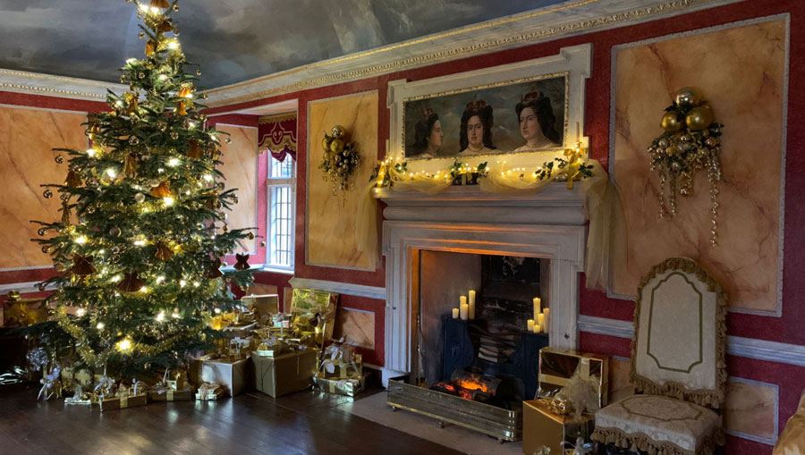 Avebury-Manor-Christmas-in-Colours